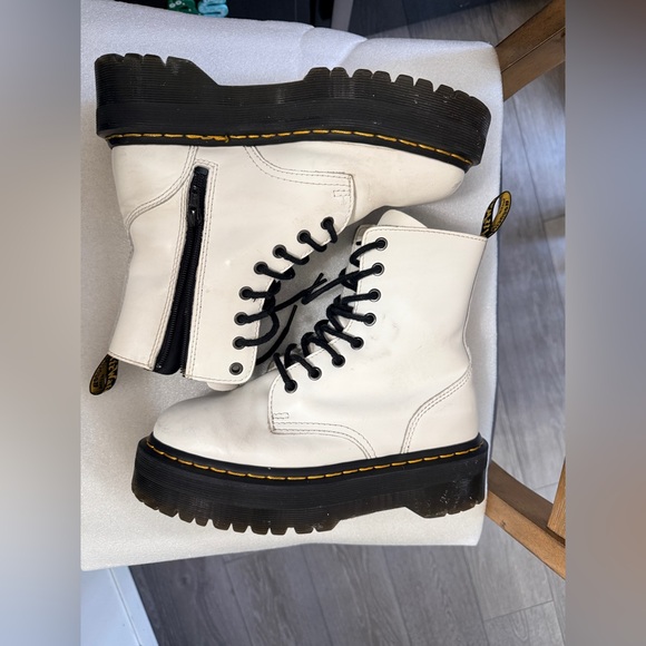 Dr. Martens Jadon Smooth Leather Platform Boots women size 7 - Picture 8 of 10